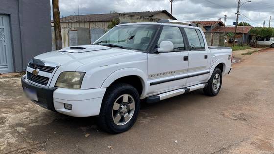 CHEVROLET S10 2.4 MPFI EXECUTIVE 4X2 CD 8V FLEX 4P MANUAL CHEVROLET S10 2.4 MPFI EXECUTIVE 4X2 CD 8V FLEX 4P MANUAL